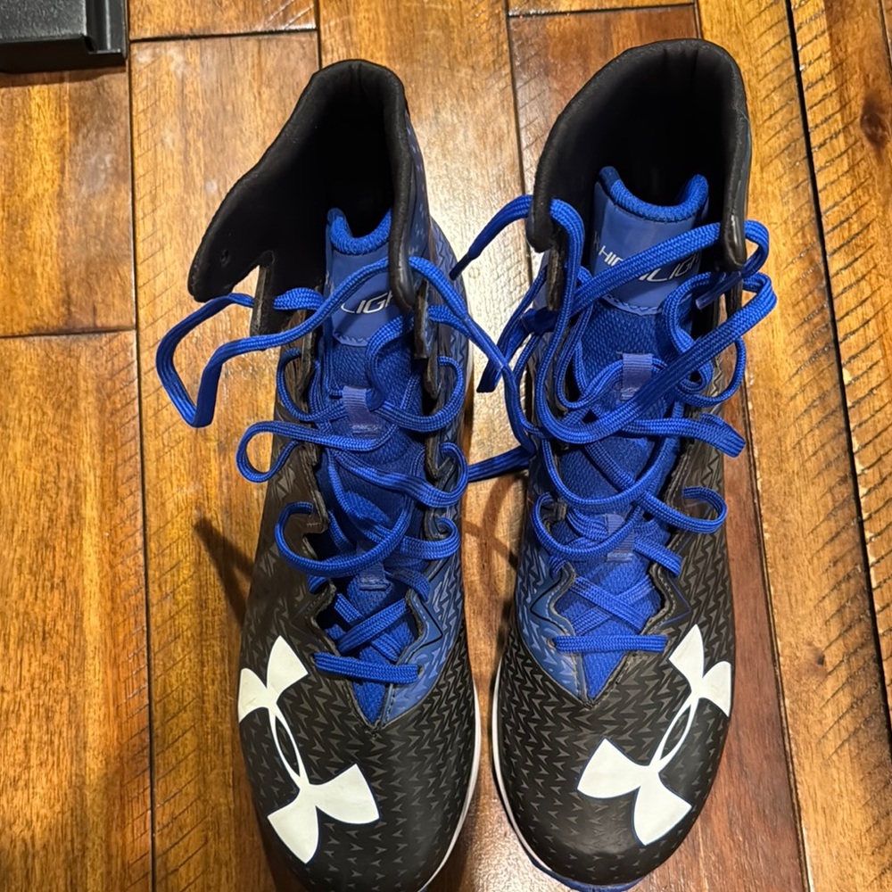 Under Armour Men’s Black and Blue Cleats